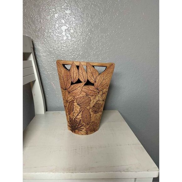 Ceramic leaf imprinted pottery with glazed inside vase - Picture 1 of 6